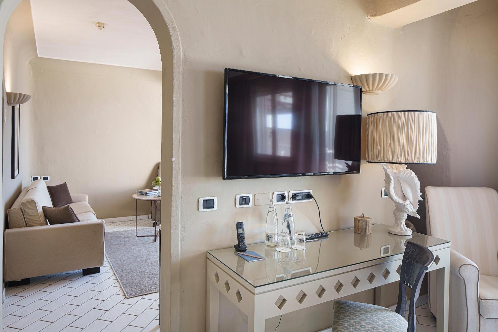 Therasia Resort Sea and SPA - The Leading Hotels of the World