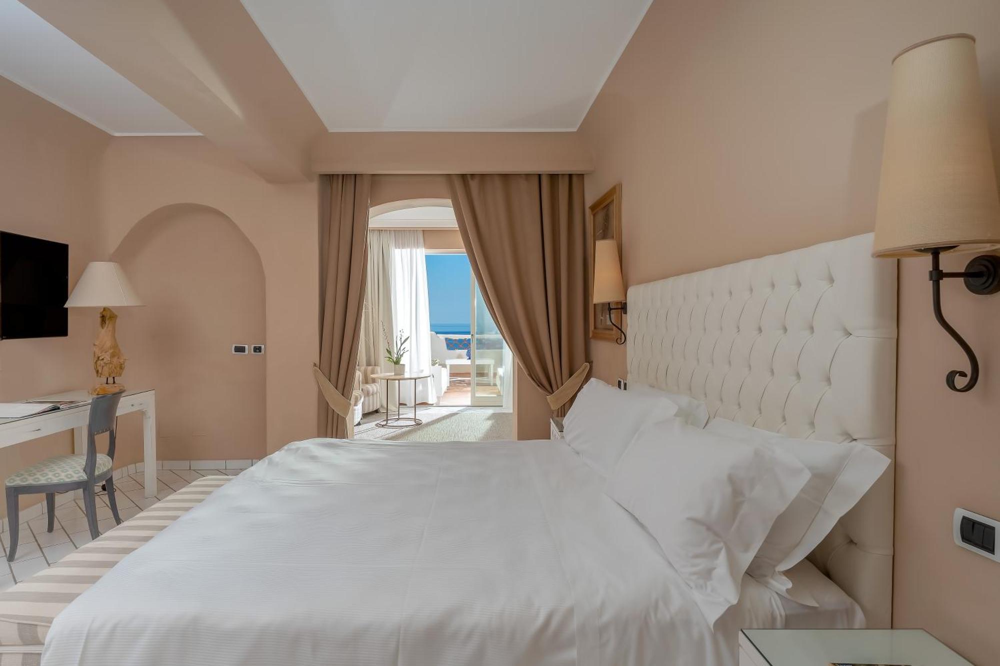 Therasia Resort Sea and SPA - The Leading Hotels of the World