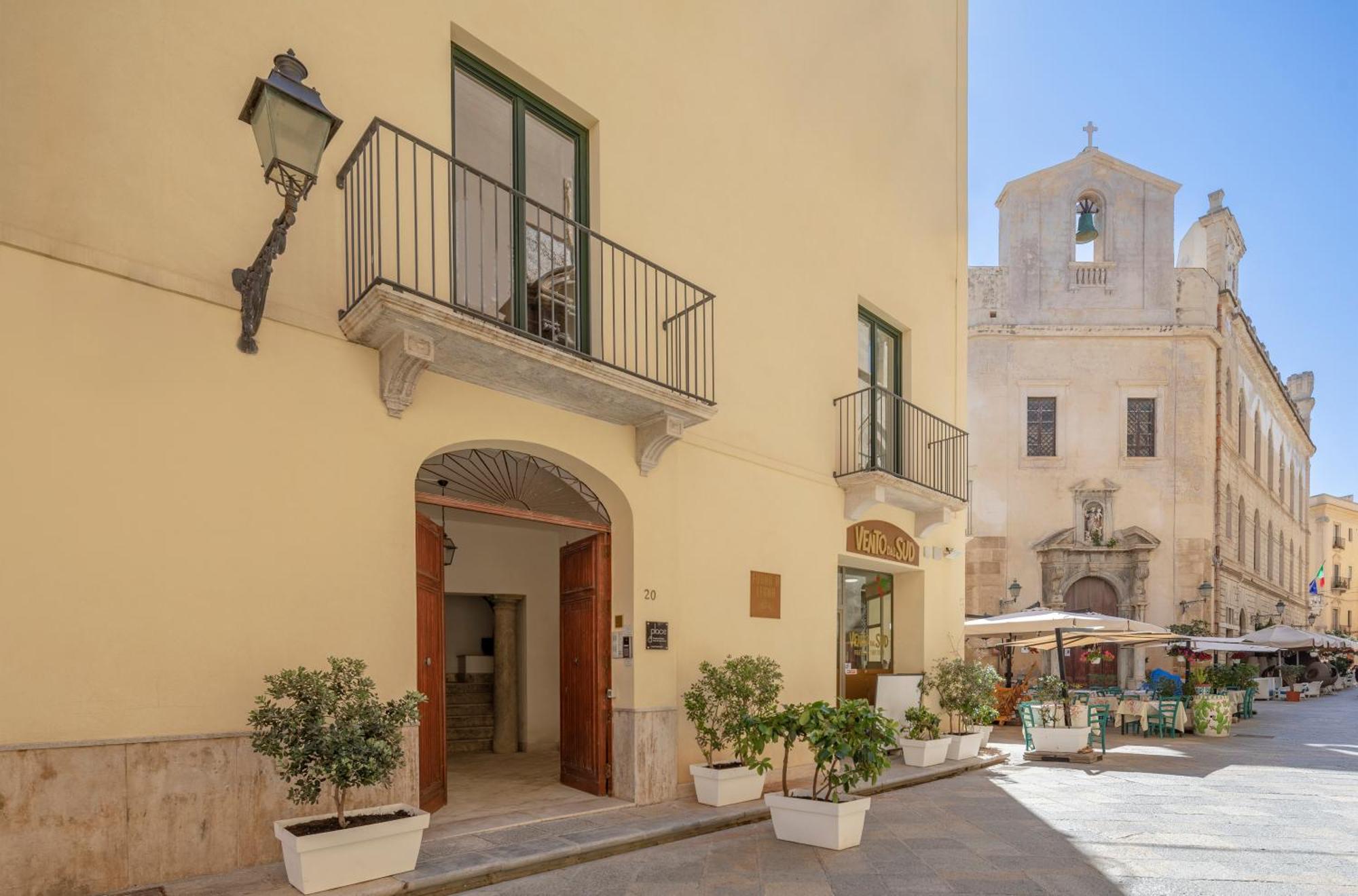 Fiveplace Design Suites & Apartments