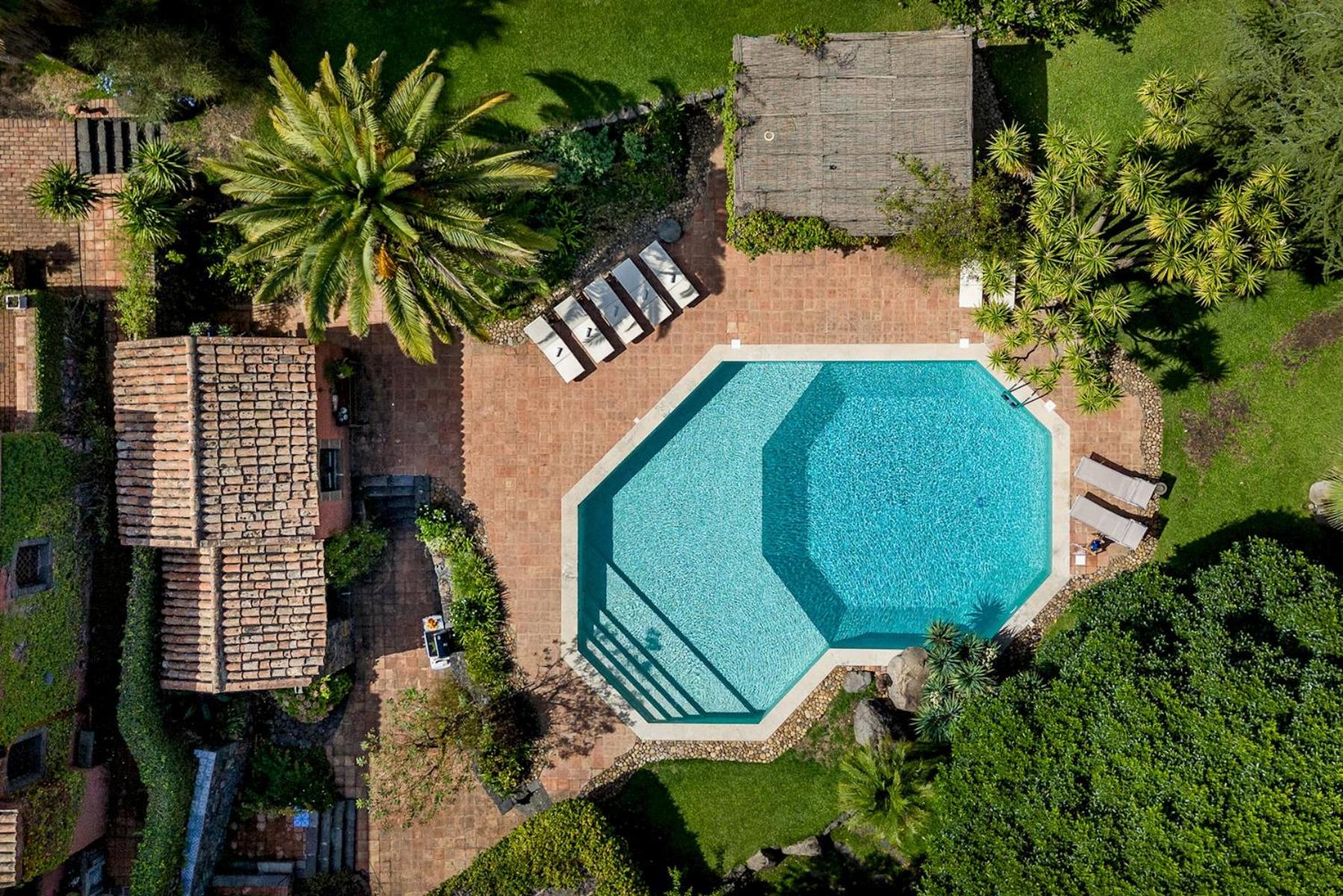 Linera 10 Emma Villas