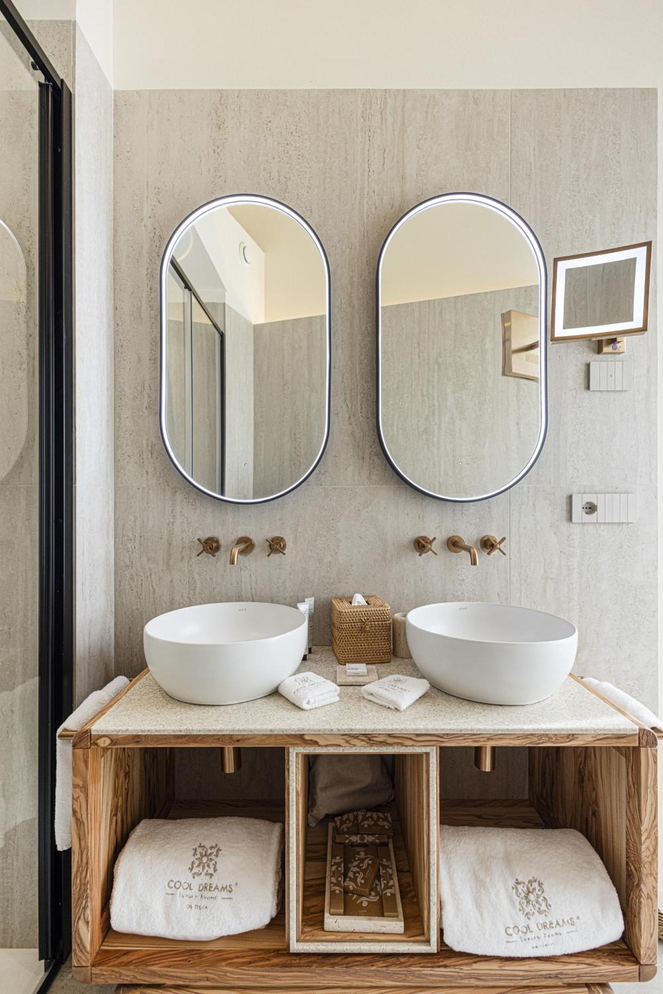 COOL DREAMS Luxury Rooms