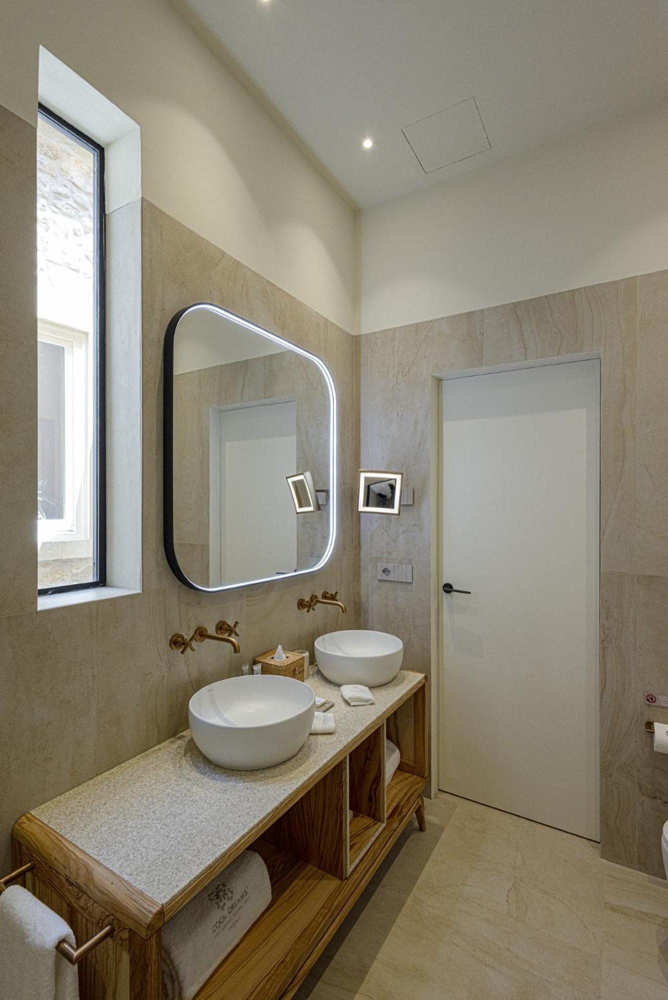 COOL DREAMS Luxury Rooms