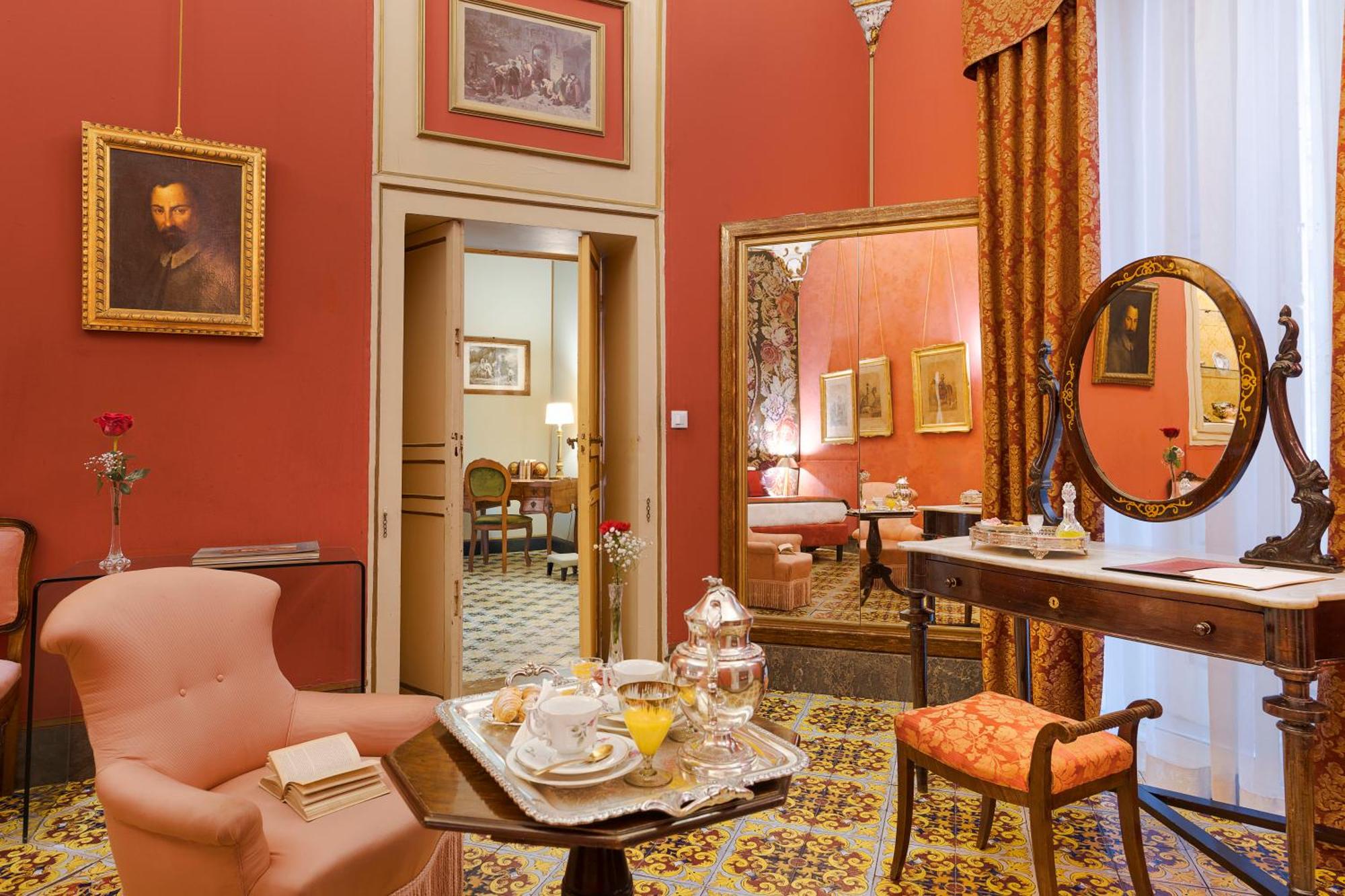Palazzo Arone dei Baroni di Valentino