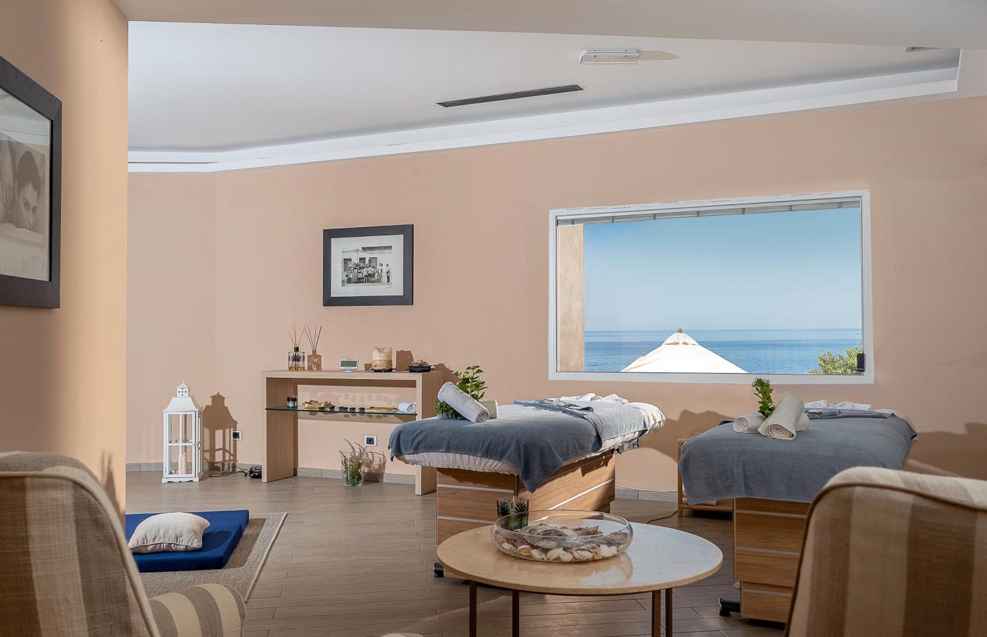 Therasia Resort Sea and SPA - The Leading Hotels of the World