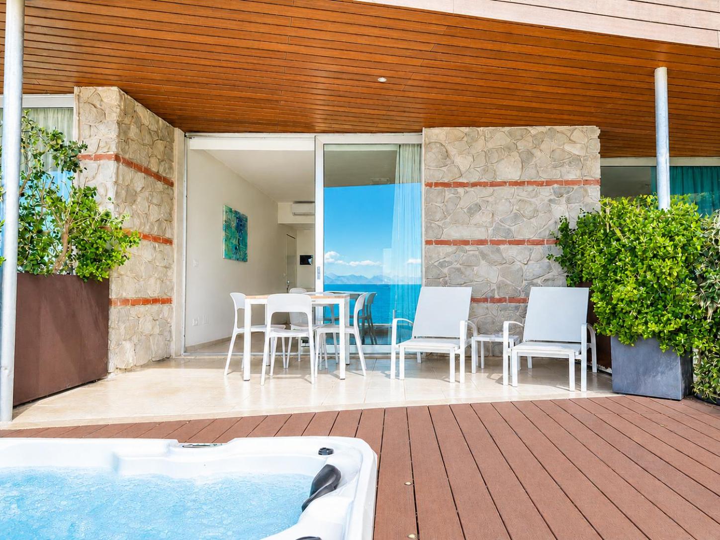 Isola Bella Infinity Suites