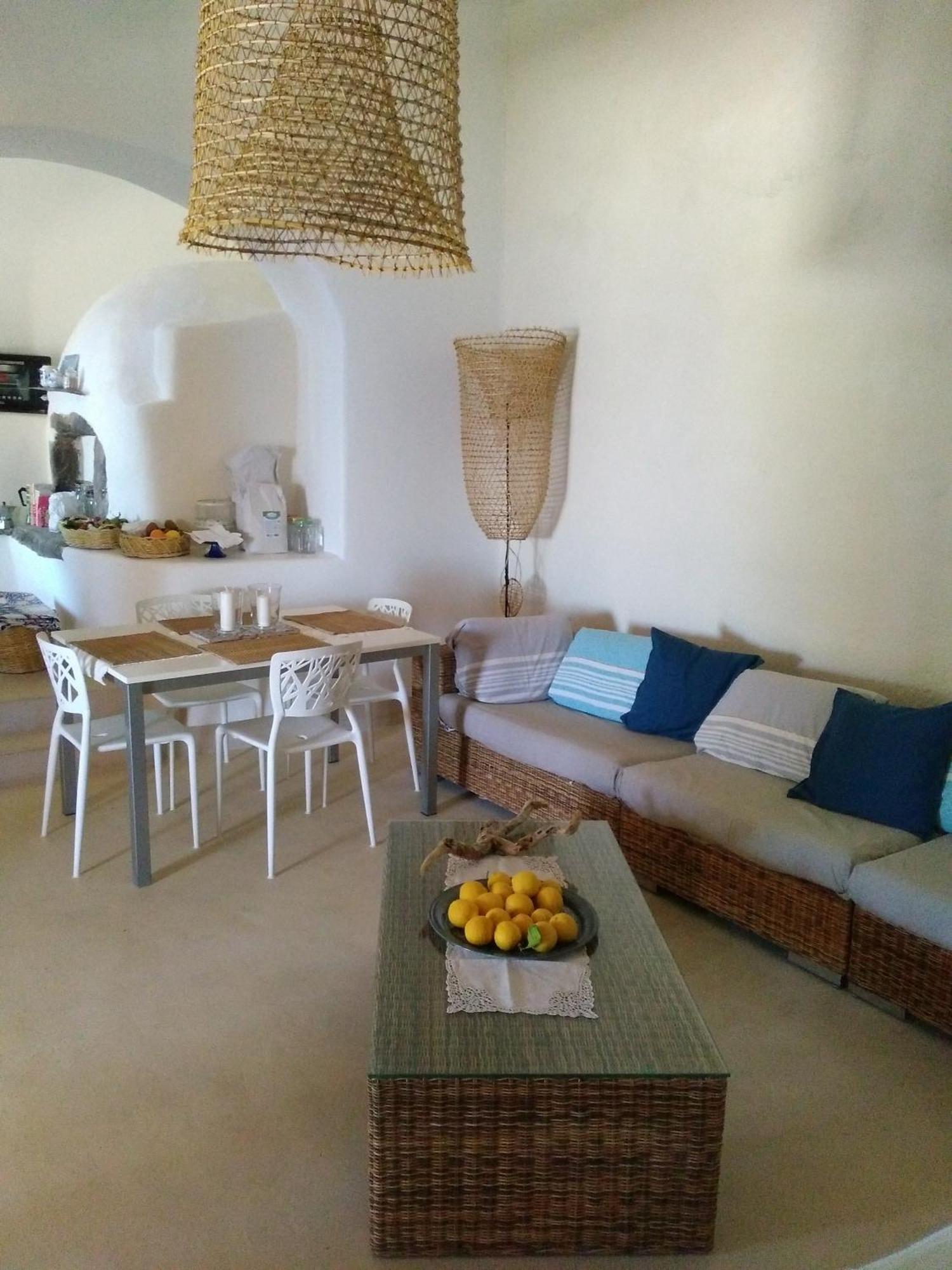 Alicudi Giardino dei Carrubi- al gradino 365