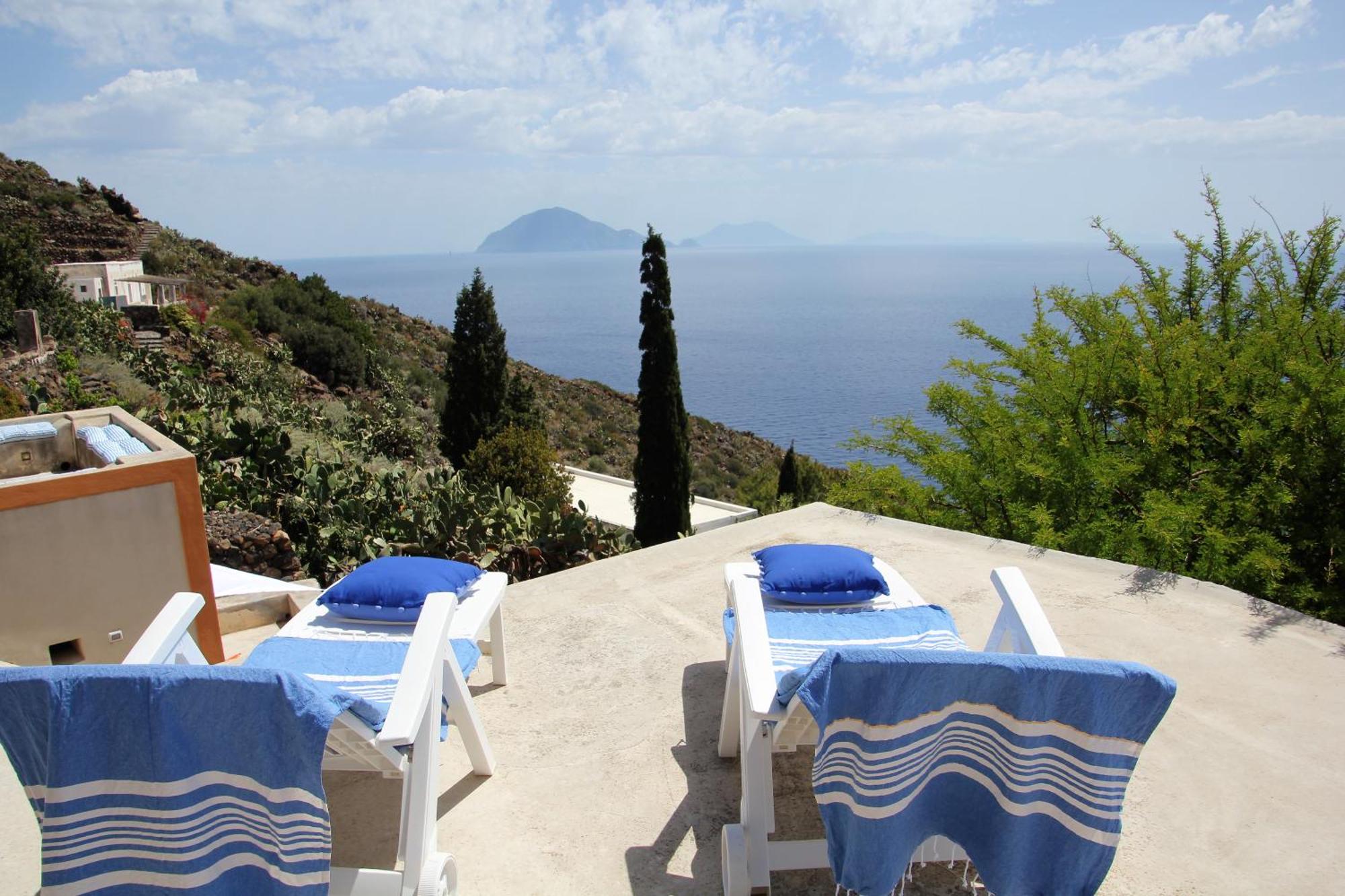 Alicudi Giardino dei Carrubi- al gradino 365