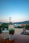 House of Hats - next to the coast - Karavomylos