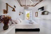 Zefi Hotel & Suites