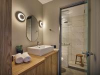Oceanis Suites with Private Heated Pools and Sea View, by ZanteWize