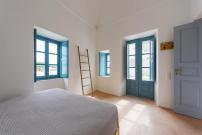 Santorinio Yellow House