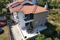 Τraditional fully detached villa on a luxurious hillock of Thessaloniki with its own garden also for family & wedding gatherings for 10 to 25 people only 15 minutes from airport