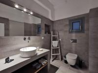 Helen's Minimal Studios & Apartments