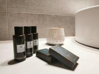 Helen's Minimal Studios & Apartments