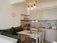 Helen's Minimal Studios & Apartments