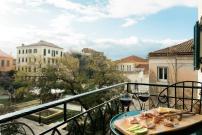 Deluxe Town Hall Square Flat in Historical Center 2