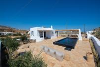 Little Villa amid Super Paradise-JackieO' Mykonos