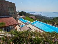 Sky Sea Resort & Villas