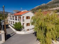 Alexatos Studios & Apartments