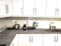 Dual Delights- Romantic Jacuzzi Suite and Spacious Family Apartment-Metro station 180m