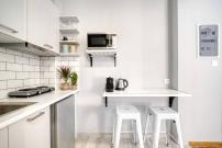 Cute Little Suite Apartment right at the Metro!