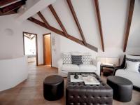 Ten Suns Residence (Maisonette)