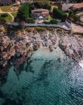 Neptune Sea House - Beachfront