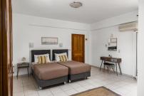 Dora Pool Studios by Konnect,150m from the Beach