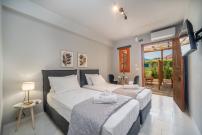 Mary's Studios & Apartment