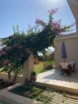 House with Garden in Peratata - 10' from City Center