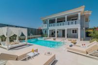 Fratelli Villa, with Heated Pool & Spa Whirlpool, By ThinkVilla