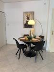 2 BD Top Floor Aprt with Acropolis view