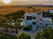XENOS VILLA 2 with a private pool,near the sea