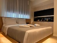 Triple A - Chic & Elegant by the Market - FREE parking!