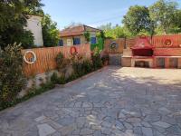 DIMITRIS EYRIAKIS COTTAGE