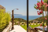 Hilaritas Modern Seafront Suites - Premium Stay by Kaminia Beach