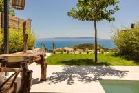 Hilaritas Modern Seafront Suites - Premium Stay by Kaminia Beach