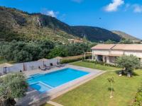 YANNIS RETREAT
