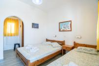 Studios Prombona To Petrino Spiti