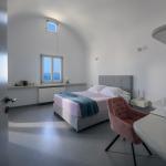 Sensia villa with Hot tub and Caldera View