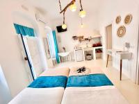 Aphrodite Suite next to the Windmills of Mykonos