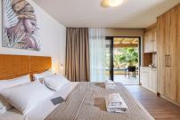 Doce Dioses , By IdealStay Experience