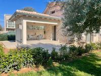 YANNIS RETREAT