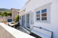 Kaminia Views Escape