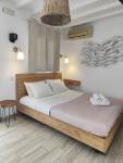 Nikos Rooms