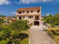 Mary's Studios & Apartment