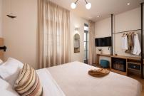 Living Yard Acropolis