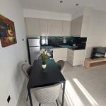 B&M apartment with balcony near the waterfront