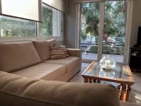 2BDRM Glyfada Residence - Jacuzzi, Garden & Parking