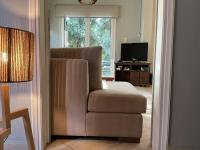 2BDRM Glyfada Residence - Jacuzzi, Garden & Parking